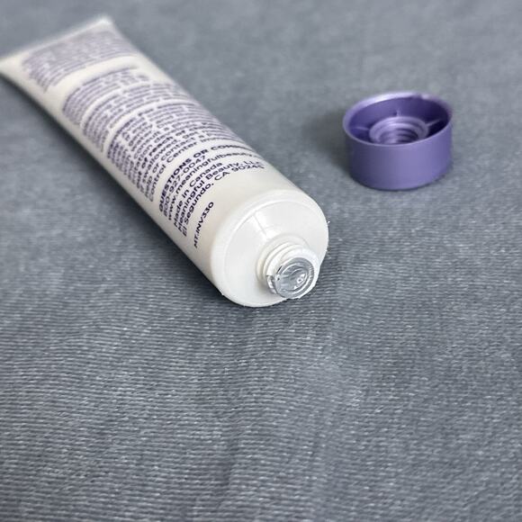 Cindy Crawford Meaningful Beauty Skin Brightening Decollete & Neck Cream 1.7 oz - Picture 4 of 4